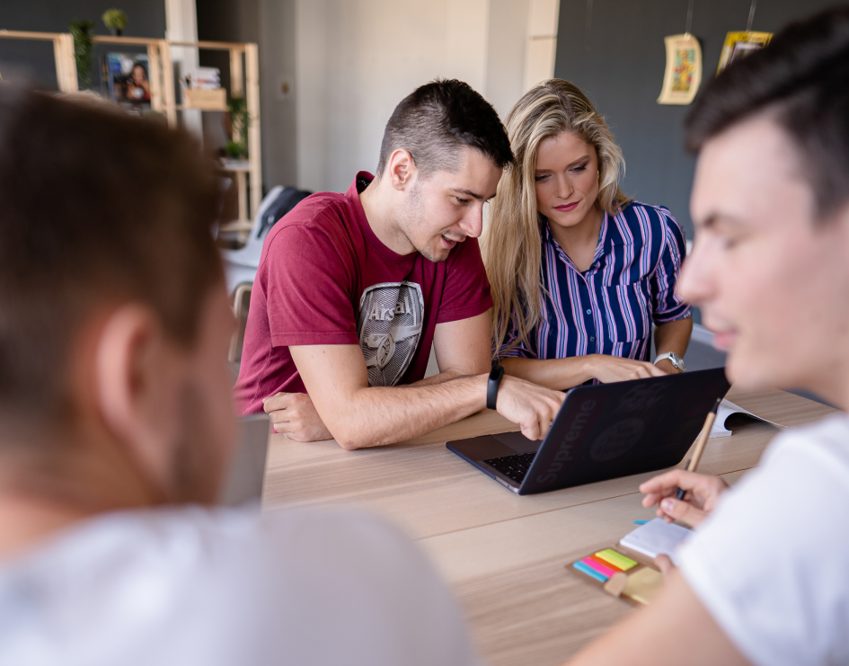 faculty banner photo | WebJET CMS študent pracujúci na počítači